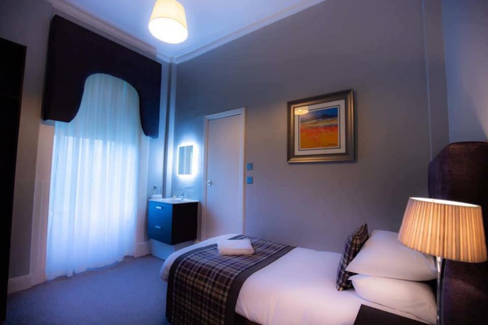 The Georgian Hotel Coatbridge Extérieur photo